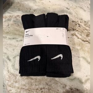 NWT Nike Everyday Cotton Crew Cushioned Socks